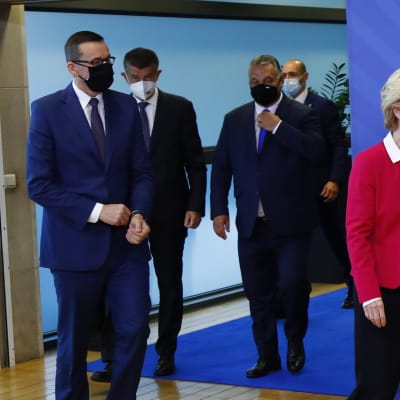 Puolan, Slovakian ja Unkarin pääministerit neuvottelivat tänään Brysselissä komission puheenjohtajan kanssa.