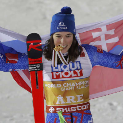 Slovakiens Petra Vlhova var överlycklig efter att ha vunnit VM-guld i storslalom i Åre 2019.