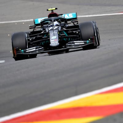 Valtteri Bottas kör på Spa-Francorchamps.