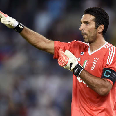 Gianluigi Buffon pekar.