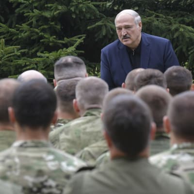 Valko-Venäjän presidentti Aljaksandr Lukašenka puhui maansa turvallisuusjoukoille Minskissä 21. elokuuta 2020. 
