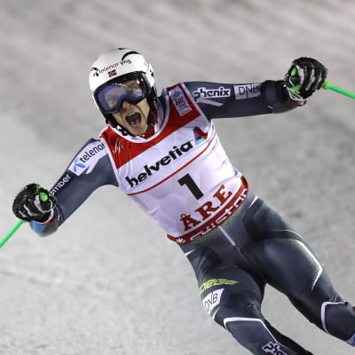 Norges Henrik Kristoffersen skriker ut sin glädje efter att ha tagit ledningen i storslalomtävlingen i VM i Åre 2019.