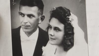 Herbert och Alice Liljebergs bröllopsfotografi. Svartvitt. Ur dokumentären "Herbert och Alice".