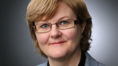 Christina Östman Rolandsson är ny kaplan i Vasa svenska församling. Porträttbild.