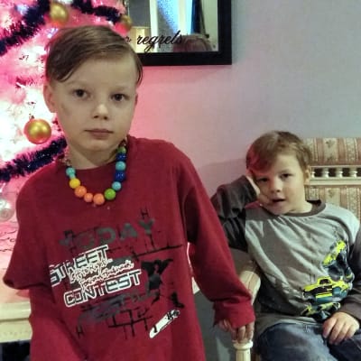 Åttaåriga Domenic och sexåriga Damien Skuthälla trivdes på lägret de fick åka på, tack vare bidrag från fjolårets luciainsamling.