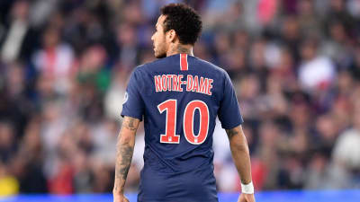 Neymar i PSG:s specialdesignade tröja.