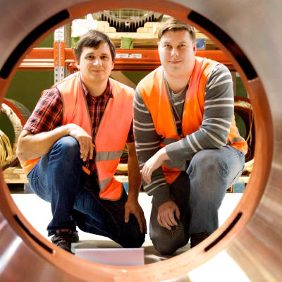 Jere Kolehmainen och Tero Känsäkangas vid ABB i Vasa.