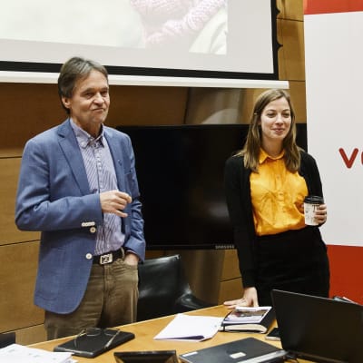 Li Andersson och Kari Uotila presenterar Vänsterförbundets skuggbudget