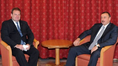 Tero Kivisaari tillsammans med Azerbajdjans president 