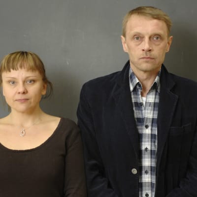 Elina Koskela (Anna-Leena Sipilä)ja Akseli Koskela (Ilkka Heiskanen).