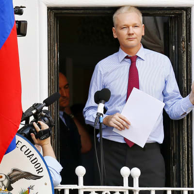 Julian Assange har hållit framträdanden från balkongen på Ecuadors ambassad i London under sina två år i huset.