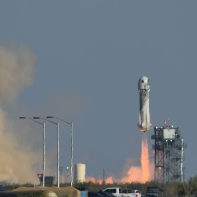 New Shepard  -raketti ilmassa.
