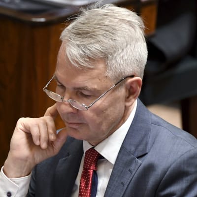 Utrikesminister Pekka Haavisto (Gröna) i plenisalen.