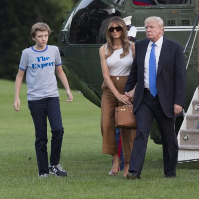 Barron, Melania och Donald Trump anlände till Vita huset på söndagen 11.6.2017