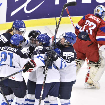 Finland slog Ryssland i bronsmatchen i VM i fjol. Nu möts länderna i den första gruppspelsmatchen.