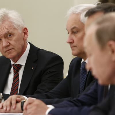 Gennadi Timtšenko osallistui Kremlissä presidentti Vladimir Putinin ja ranskalaisten liikemiesten tapaamiseen toukokuussa 2016. 