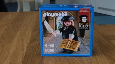 Playmobils lilla Lutherfigur reformationsåret till ära