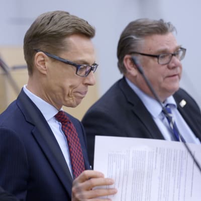 Alexander Stubb och Timo Soini i riksdagen 17.12.2015
