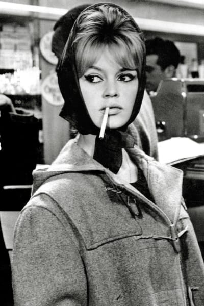 Brigitte Bardot röker