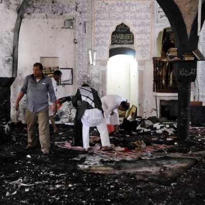 Tiotals döda efter självmordsattack mot moskén al-Hashoosh i Sanaa, Jemen 20.3.2015