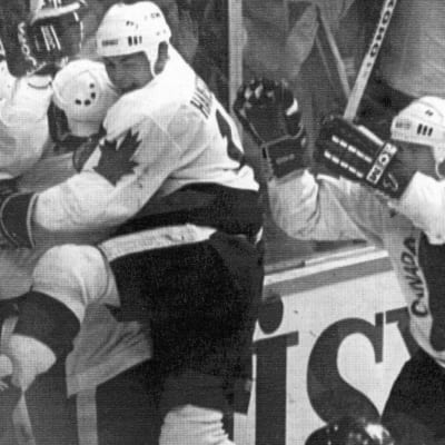 Dale Hawerchuk Kanadan paidassa vuonna 1991