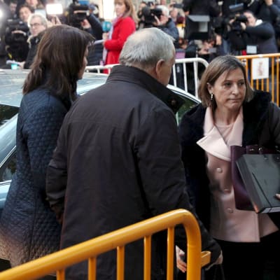 Carme Forcadell då hon anlände till högsta domstolen i Madrid 9.11.2017.