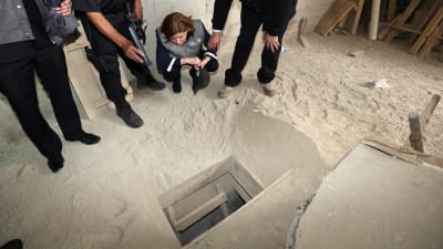 Myndigheterna granskar en tunnel som den fängslade knarkbaronen Joaquín "El Chapo" Guzmán grävde för att rymma från fängelset.