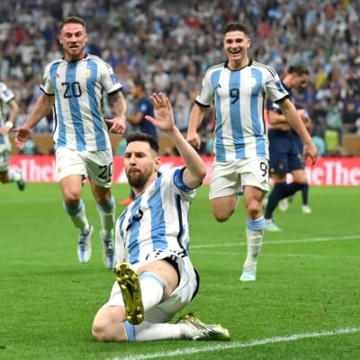 Lionel Messi juhlii maaliaan MM-finaalissa.