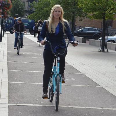 Reetta Keisänen är cykelkoordinator vid Helsingfors stad. Elielplatsen är problematisk för cyklister.