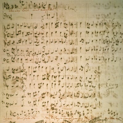 Johann Sebastian Bachs originalnoter för Matteuspassionen, ett gulnat ark fullklottrat med noter. 
