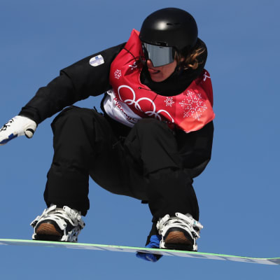 Rene Rinnekangas ilmassa Korean olympialaisissa.