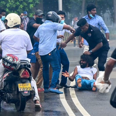 Bråk på gatan i Sri Lanka.