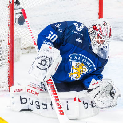 Kevin Lankinen räddar ett skott