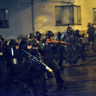 Polisen använde tryckluftsvapen under demonstrationen i Helsingfors på självständighetsdagen