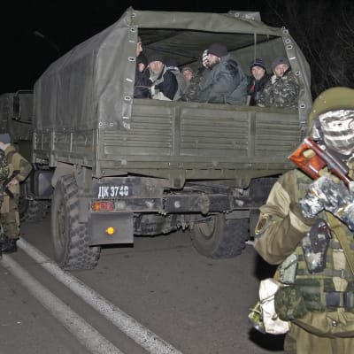 Ukrainska fångar väntar på att bli utväxlade mot proryska separatister 26.12.2014 i Donetsk.