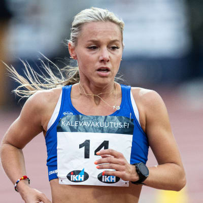 Nina Chydenius löper.