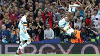 Michy Batshuayi gjorde målet som avgjorde åttondelsfinalen till Belgiens favör och firade med frivolter.