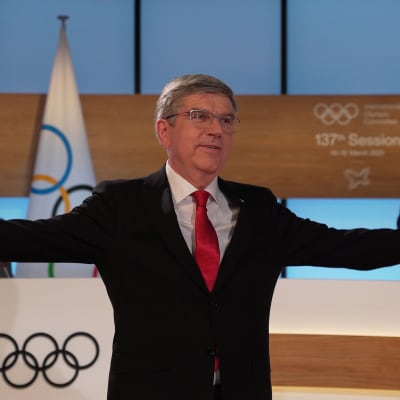 Thomas Bach leder den internationella olympiska komittén.