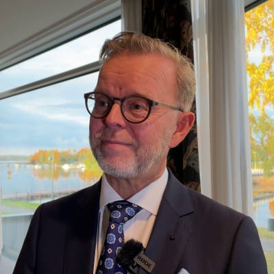 Norjan suurlähettiläs Dag Stangnes kuvattuna Oulun vierailullaan 4.10.2022.