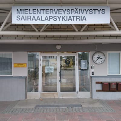 Etelä-Karjalan keskussairaalan psykiatrisen osaston sisäänkäynti.