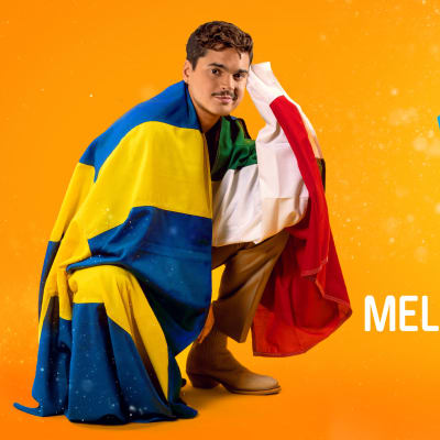 Melodifestivalens programledare Oscar Zia med Sveriges flagga, mot orange bakgrund