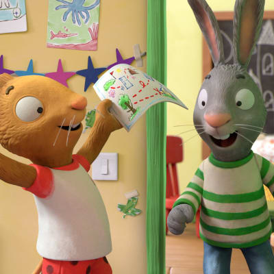 Animaatiohiiri iloitsee piirretty kartta kädessä ja animaatiokani katselee hymyssä suin hiirtä.