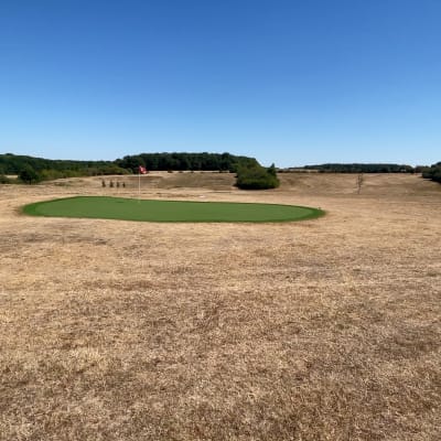 Kuiva golf-kenttä.