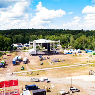 bild av ett festival område.