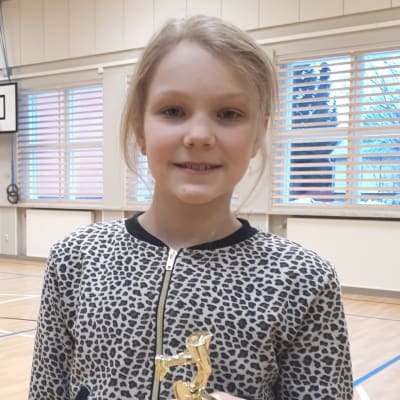 Saga Törmäkangas sprang 200 km runt skolgården