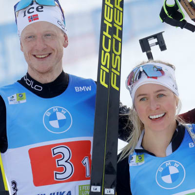 De norska världscupledarna Johannes Thingnes Bø och Tiril Eckhoff knep VM-silver i singelmixedstafetten. Det kan mycket väl bli en dubbelseger för Norge i lördagens stafetter.