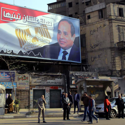Bilder av president Abdel Fatah al-Sisi överskuggar gator och torg inför presidentvalet i slutet av mars 