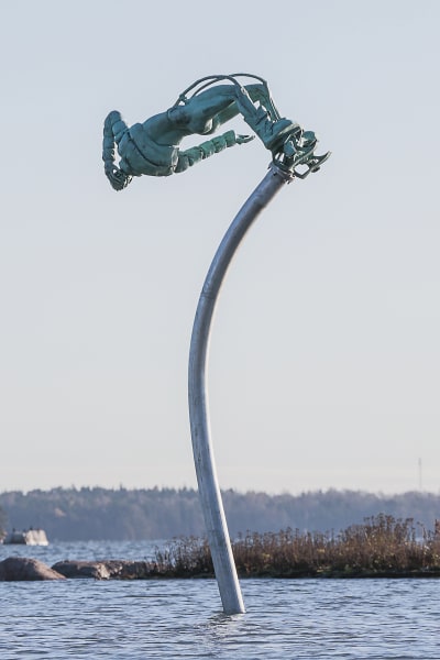 Skulpturen Free Fall. 