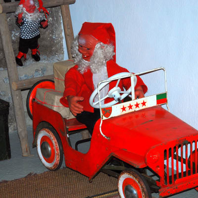 Jultomte i jeep