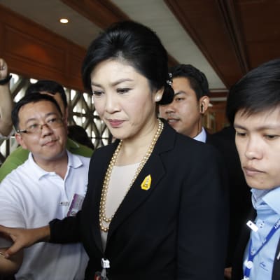 Premiärminister Yingluck Shinawatra avsattes i en kupp år 2014. Hon lever nu i exil tillsammans med sin storebror Thaksin som avsattes i en kupp år 2006